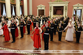 В Минском суворовском военном училище прошёл рождественский бал