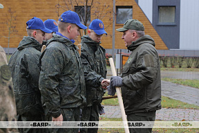  Министр обороны Беларуси принял участие в республиканском субботнике